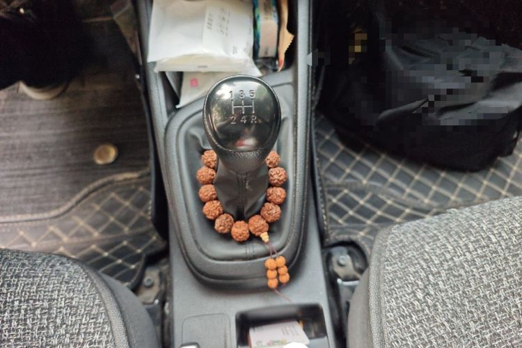 Used Hyundai Verna (older generation) 2020 1.4L Manual GL Refreshed Edition Gear Lever