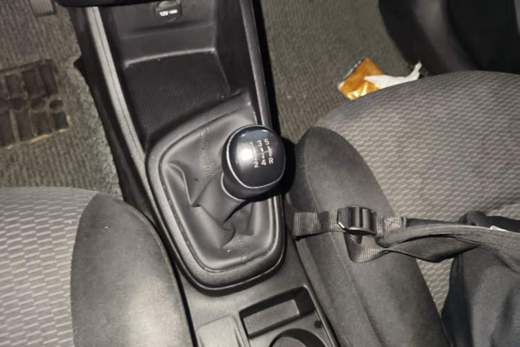 Used Hyundai Verna (older generation) 2020 1.4L Manual GL Refreshed Edition Gear Lever