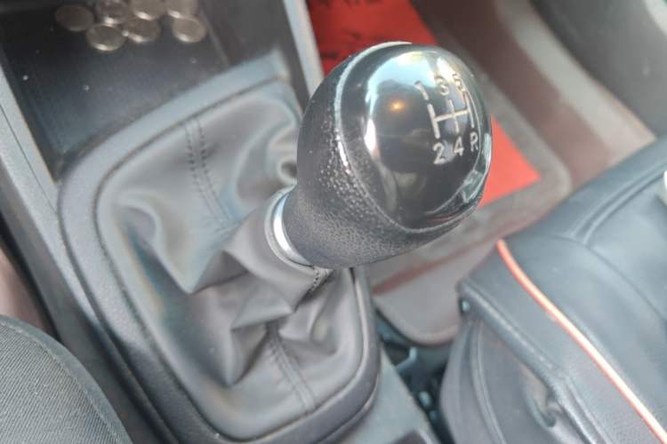 Used Hyundai Verna (older generation) 2020 1.4L Manual GL Refreshed Edition Gear Lever