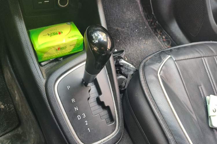 Used Hyundai Verna (older generation) 2020 1.4L Automatic GLS Enjoyment Edition Gear Lever