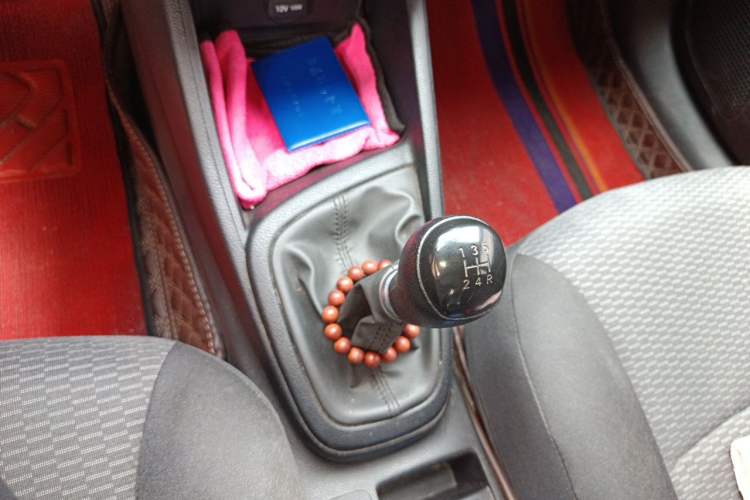 Used Hyundai Verna (older generation) 2020 1.4L Manual GL Refreshed Edition Gear Lever