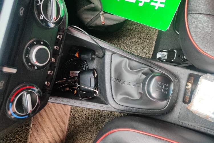 Used Hyundai Verna (older generation) 2020 1.4L Manual GL Refreshed Edition Gear Lever