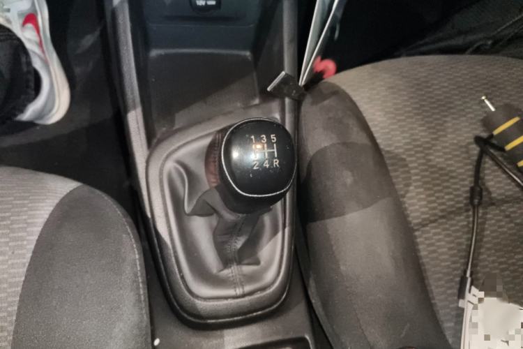 Used Hyundai Verna (older generation) 2020 1.4L Manual GL Refreshed Edition Gear Lever