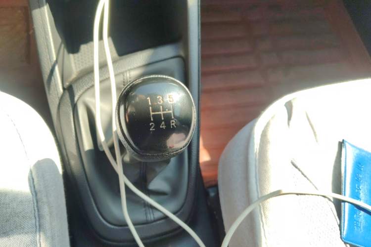 Used Hyundai Verna (older generation) 2020 1.4L Manual GL Refreshed Edition Gear Lever