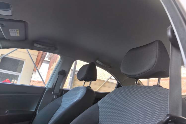 Used Hyundai Verna (older generation) 2020 1.4L Manual GL Refreshed Edition Headliner