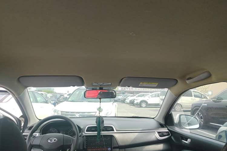 Used Hyundai Verna (older generation) 2020 1.4L Manual GL Refreshed Edition Headliner