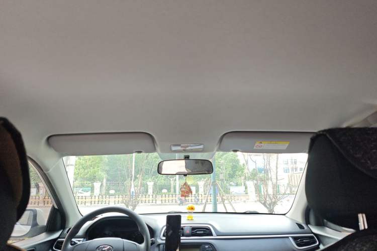 Used Hyundai Verna (older generation) 2020 1.4L Manual GL Refreshed Edition Headliner