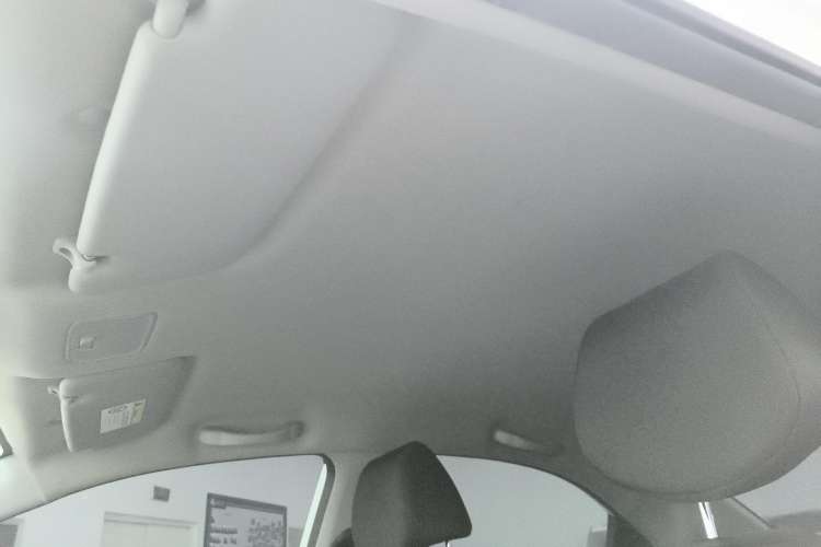 Used Hyundai Verna (older generation) 2020 1.4L Manual GL Refreshed Edition Headliner