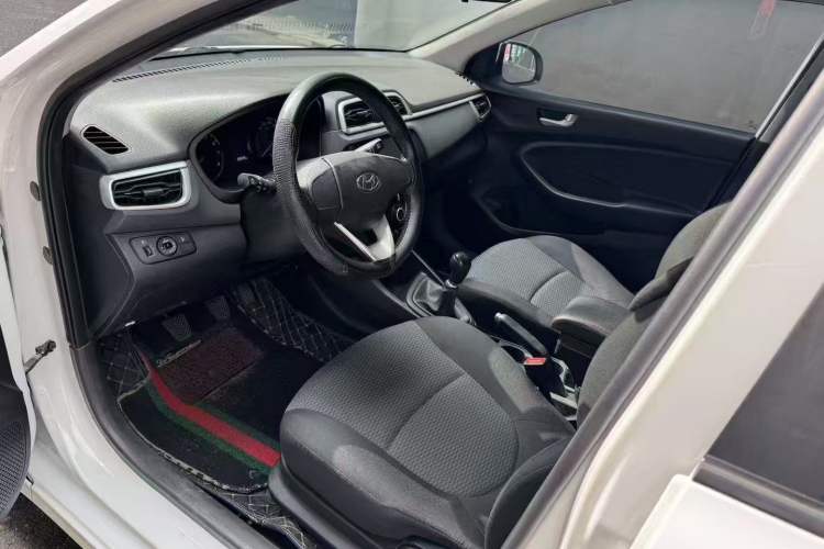 Used Hyundai Verna (older generation) 2020 1.4L Manual GL Refreshed Edition Interior 2