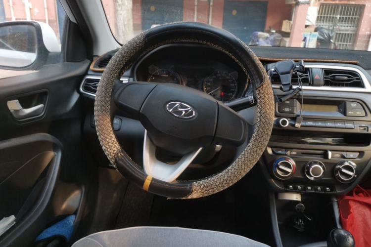 Used Hyundai Verna (older generation) 2020 1.4L Manual GL Refreshed Edition Interior 2