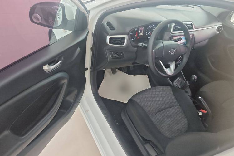 Used Hyundai Verna (older generation) 2020 1.4L Manual GL Refreshed Edition Interior 2