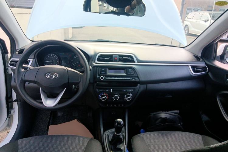 Used Hyundai Verna (older generation) 2020 1.4L Manual GL Refreshed Edition Interior 2