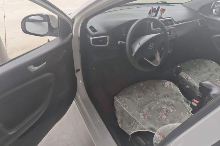 Used Hyundai Verna (older generation) 2020 1.4L Manual GL Refreshed Edition Interior 2