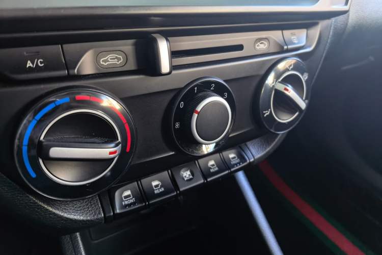 Used Hyundai Verna (older generation) 2020 1.4L Manual GL Refreshed Edition Interior 3