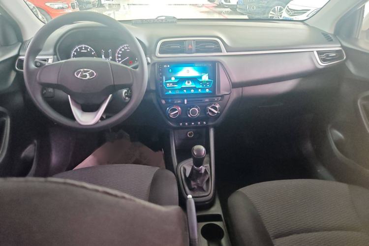Used Hyundai Verna (older generation) 2020 1.4L Manual GL Refreshed Edition Interior 3