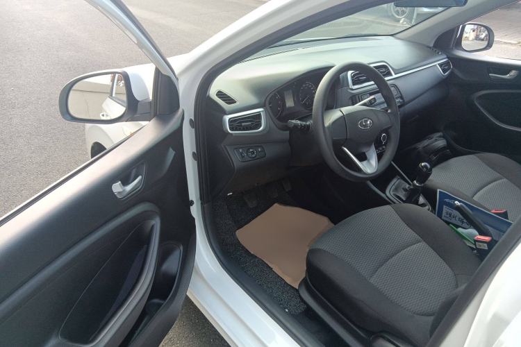 Used Hyundai Verna (older generation) 2020 1.4L Manual GL Refreshed Edition Interior 3