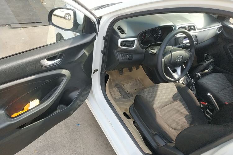 Used Hyundai Verna (older generation) 2020 1.4L Manual GL Refreshed Edition Interior 3