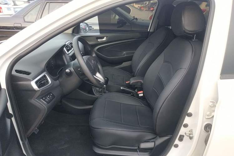 Used Hyundai Verna (older generation) 2020 1.4L Manual GL Refreshed Edition Interior 3