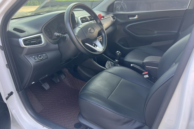 Used Hyundai Verna (older generation) 2020 1.4L Manual GL Refreshed Edition Interior 4