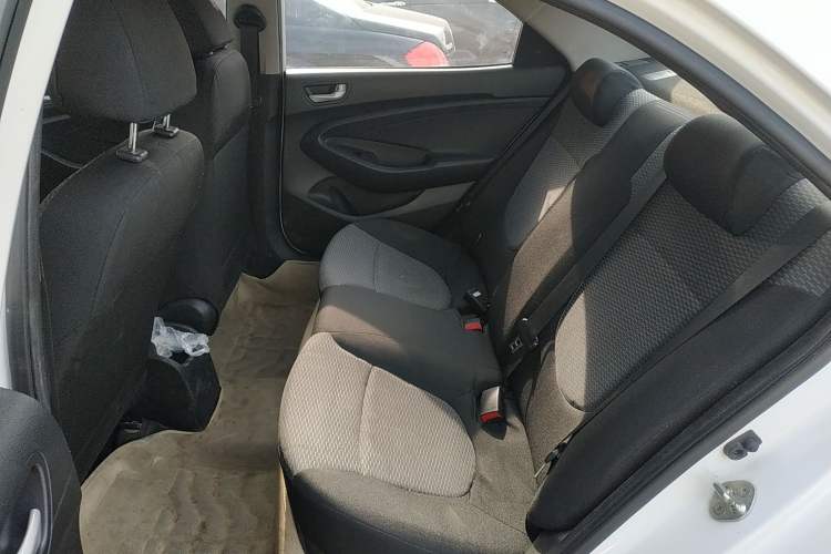 Used Hyundai Verna (older generation) 2020 1.4L Manual GL Refreshed Edition Interior 4