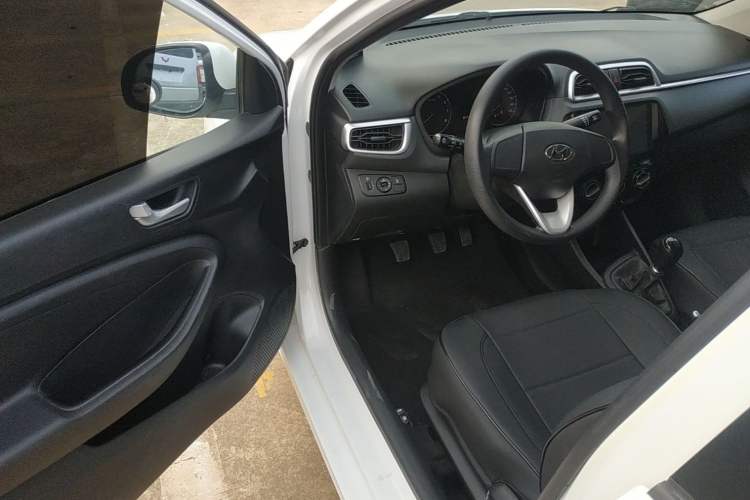 Used Hyundai Verna (older generation) 2020 1.4L Manual GL Refreshed Edition Interior 4
