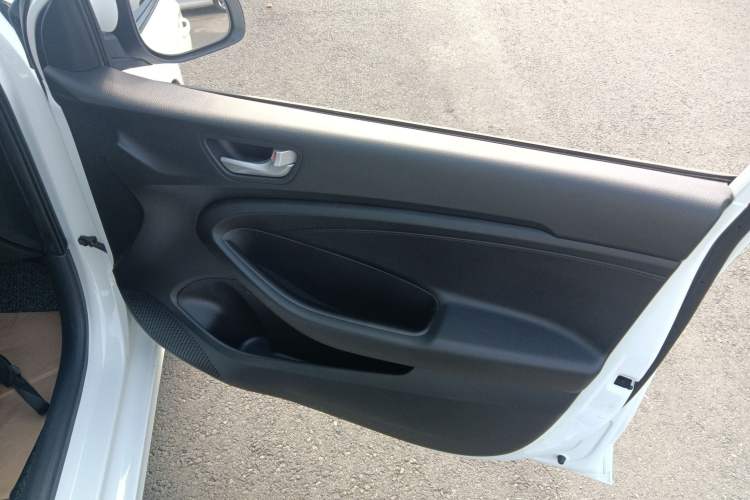 Used Hyundai Verna (older generation) 2020 1.4L Manual GL Refreshed Edition Interior 5