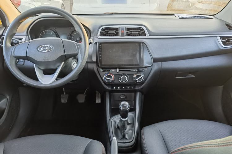 Used Hyundai Verna (older generation) 2020 1.4L Manual GL Refreshed Edition Interior 5