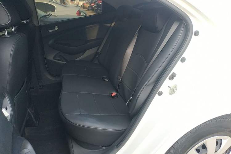 Used Hyundai Verna (older generation) 2020 1.4L Manual GL Refreshed Edition Interior 5