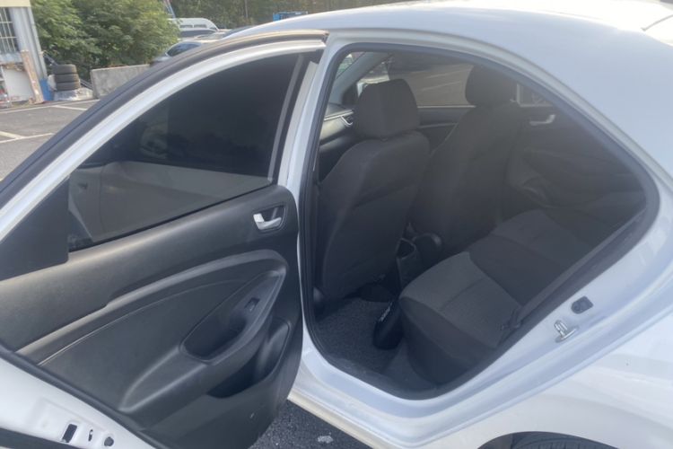 Used Hyundai Verna (older generation) 2020 1.4L Manual GL Refreshed Edition Interior 6