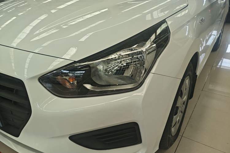Used Hyundai Verna (older generation) 2020 1.4L Manual GL Refreshed Edition Left Front Headlight