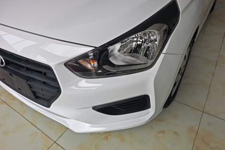 Used Hyundai Verna (older generation) 2020 1.4L Manual GL Refreshed Edition Left Front Headlight