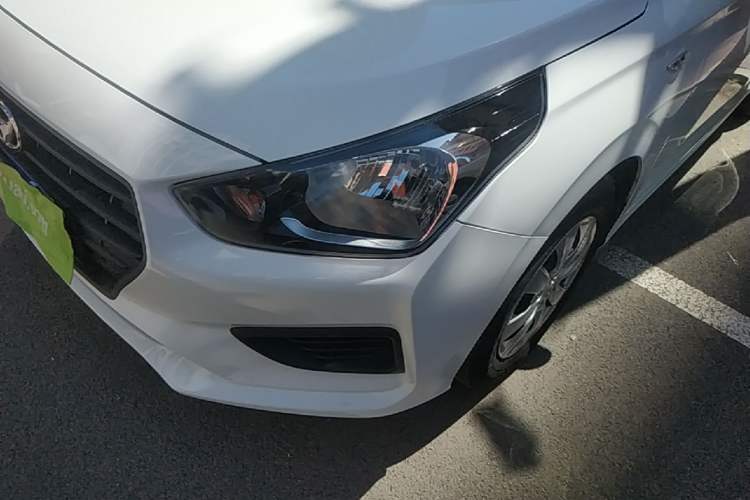 Used Hyundai Verna (older generation) 2020 1.4L Manual GL Refreshed Edition Left Front Headlight