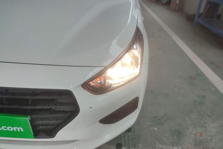 Used Hyundai Verna (older generation) 2020 1.4L Manual GL Refreshed Edition Left Front Headlight