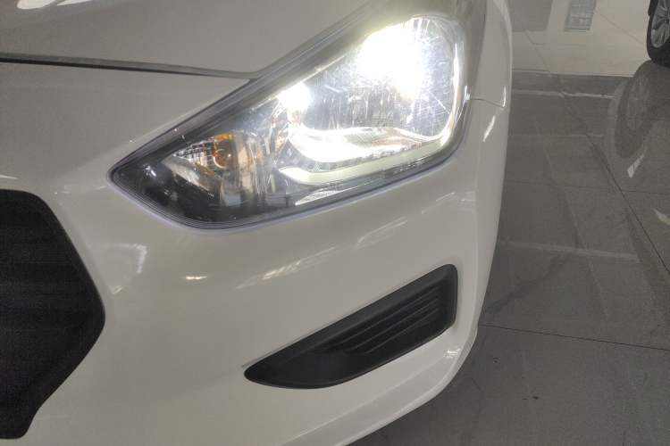 Used Hyundai Verna (older generation) 2020 1.4L Manual GL Refreshed Edition Left Front Headlight