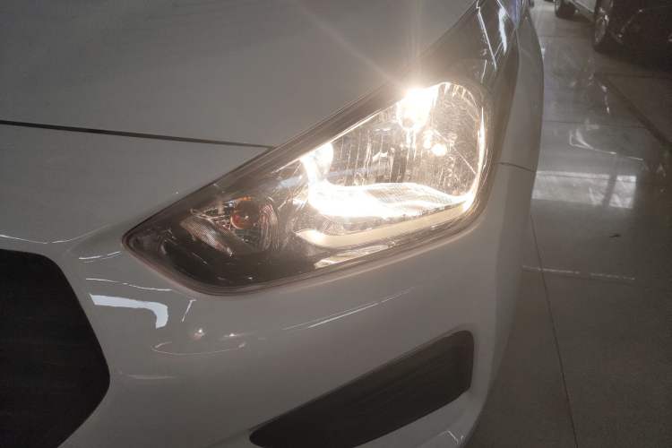 Used Hyundai Verna (older generation) 2020 1.4L Manual GL Refreshed Edition Left Front Headlight