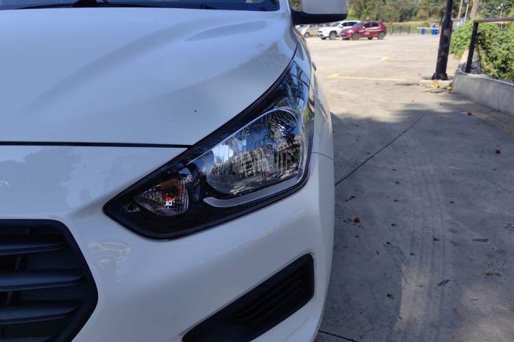 Used Hyundai Verna (older generation) 2020 1.4L Manual GL Refreshed Edition Left Front Headlight
