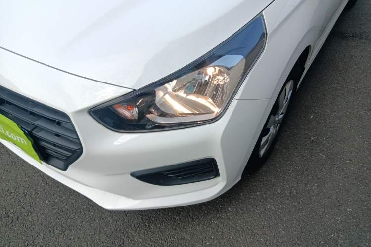 Used Hyundai Verna (older generation) 2020 1.4L Manual GL Refreshed Edition Left Front Headlight