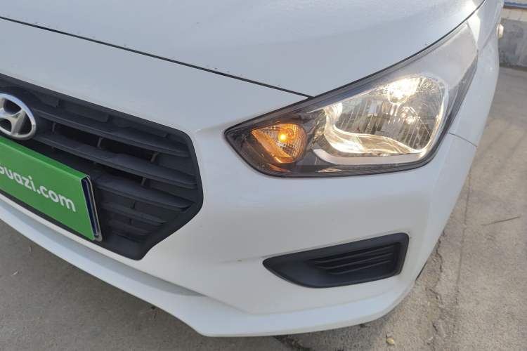 Used Hyundai Verna (older generation) 2020 1.4L Manual GL Refreshed Edition Left Front Headlight
