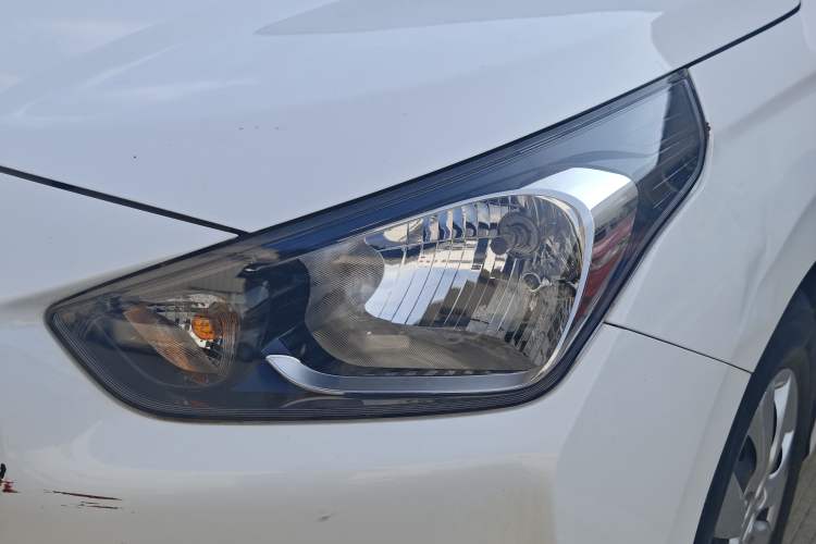 Used Hyundai Verna (older generation) 2020 1.4L Manual GL Refreshed Edition Left Front Headlight