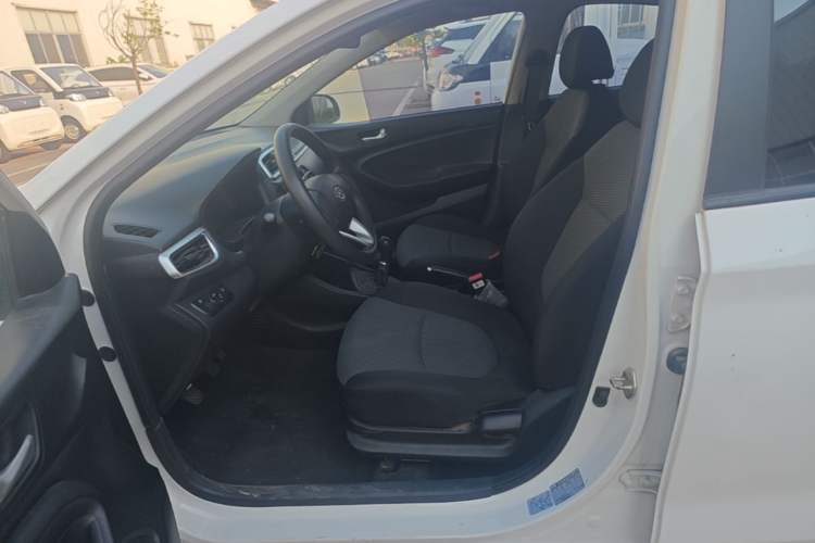 Used Hyundai Verna (older generation) 2020 1.4L Manual GL Refreshed Edition Left Front Seat