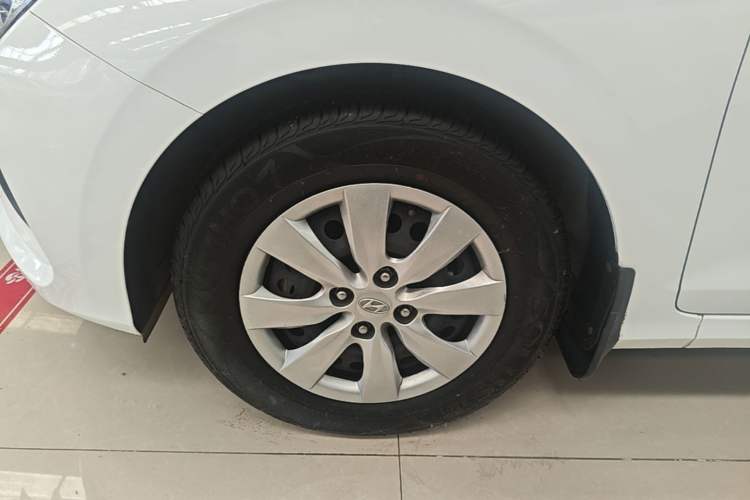 Used Hyundai Verna (older generation) 2020 1.4L Manual GL Refreshed Edition Left Front Wheel Hub