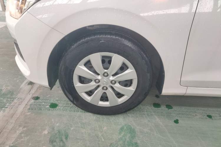 Used Hyundai Verna (older generation) 2020 1.4L Manual GL Refreshed Edition Left Front Wheel Hub