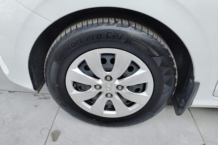Used Hyundai Verna (older generation) 2020 1.4L Manual GL Refreshed Edition Left Front Wheel Hub