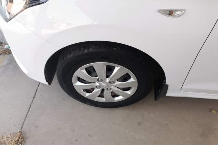 Used Hyundai Verna (older generation) 2020 1.4L Manual GL Refreshed Edition Left Front Wheel Hub