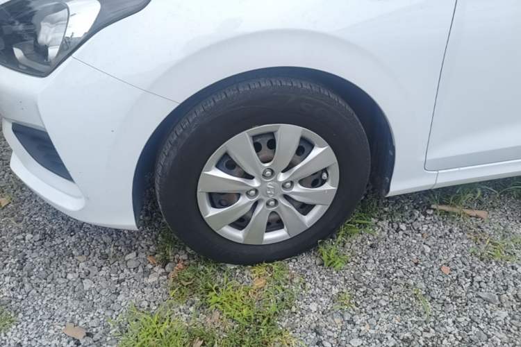 Used Hyundai Verna (older generation) 2020 1.4L Manual GL Refreshed Edition Left Front Wheel Hub
