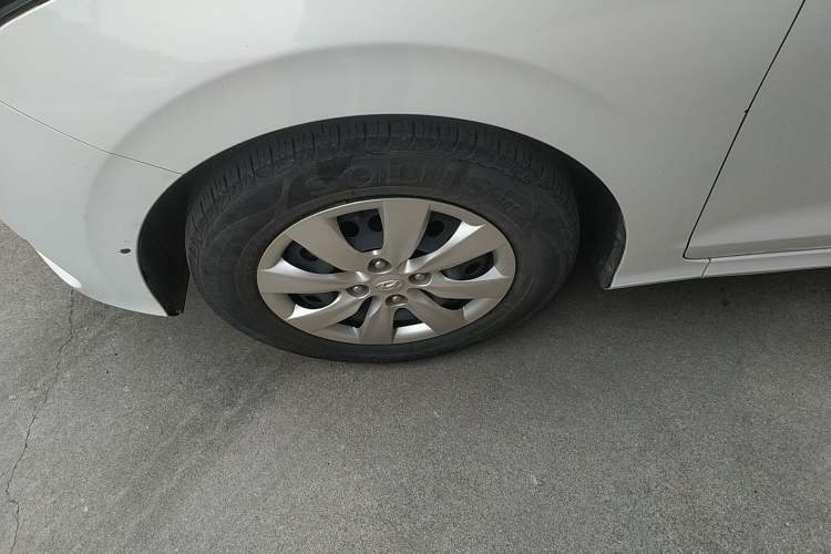 Used Hyundai Verna (older generation) 2020 1.4L Manual GL Refreshed Edition Left Front Wheel Hub