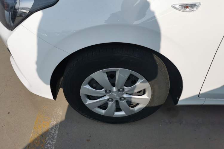 Used Hyundai Verna (older generation) 2020 1.4L Manual GL Refreshed Edition Left Front Wheel Hub