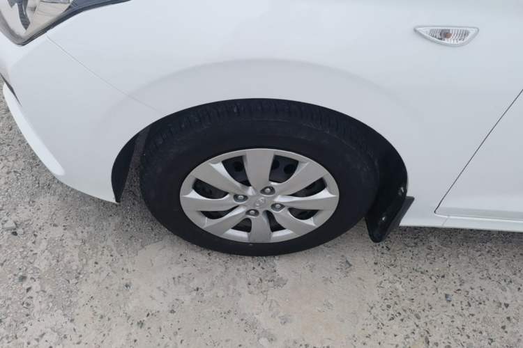 Used Hyundai Verna (older generation) 2020 1.4L Manual GL Refreshed Edition Left Front Wheel Hub