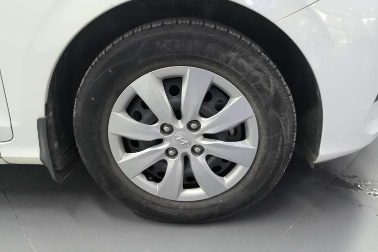 Used Hyundai Verna (older generation) 2020 1.4L Manual GL Refreshed Edition Left Rear Wheel Hub