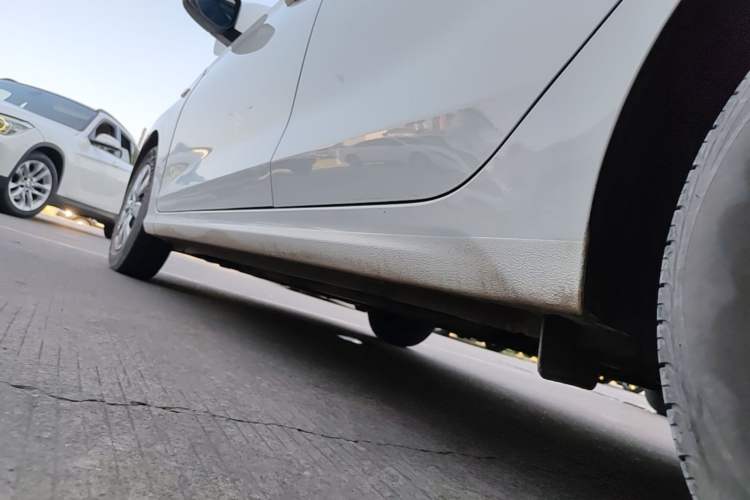 Used Hyundai Verna (older generation) 2020 1.4L Manual GL Refreshed Edition Left Side Sill